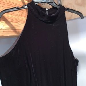 The perfect velvet black dress!